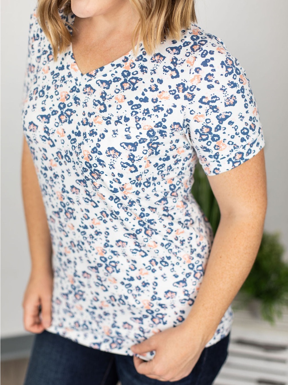 Women’s V-Neck Floral Print Tee - White/Navy/Pink